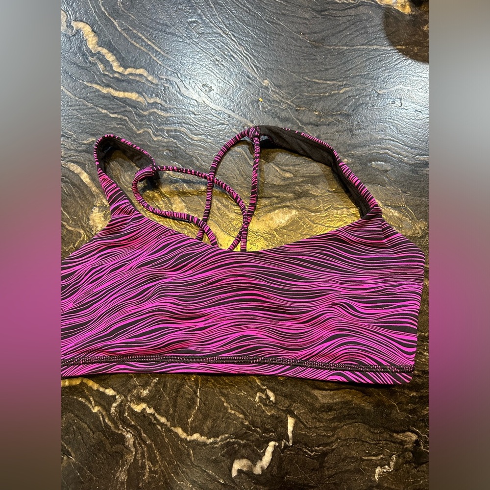 Lululemon size 6 sports bra